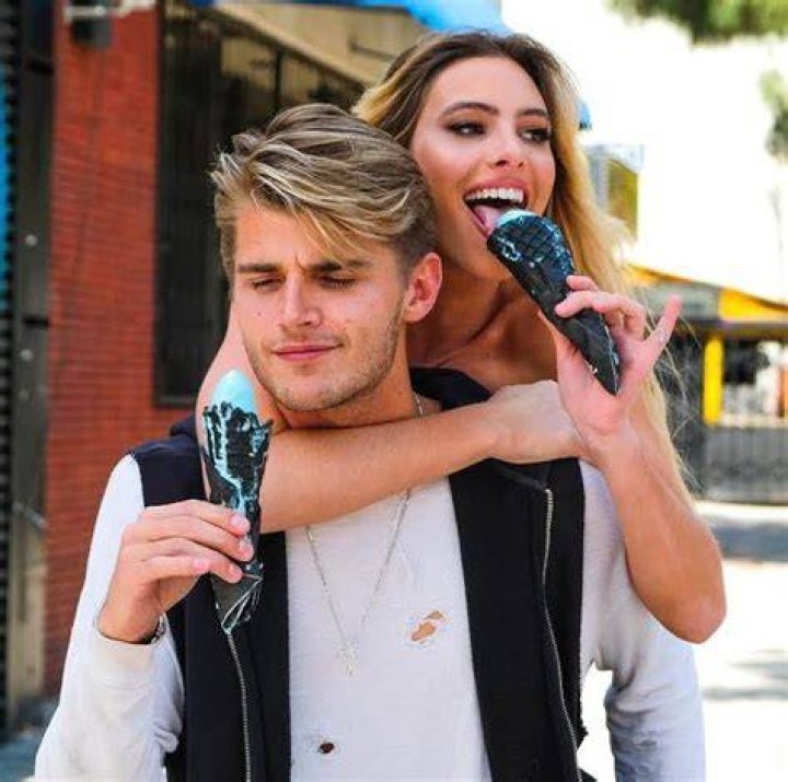 Lele Pons with her boyfriend, Twan Kuyper
