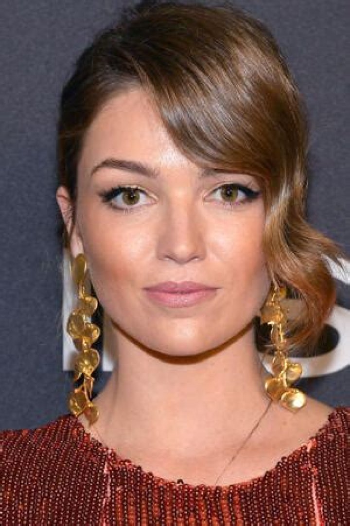 Lili Simmons BioGraphy